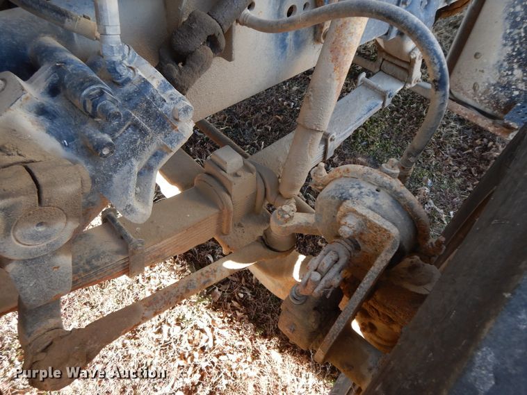 image for item GG9292 1996 Ford L8000  service truck