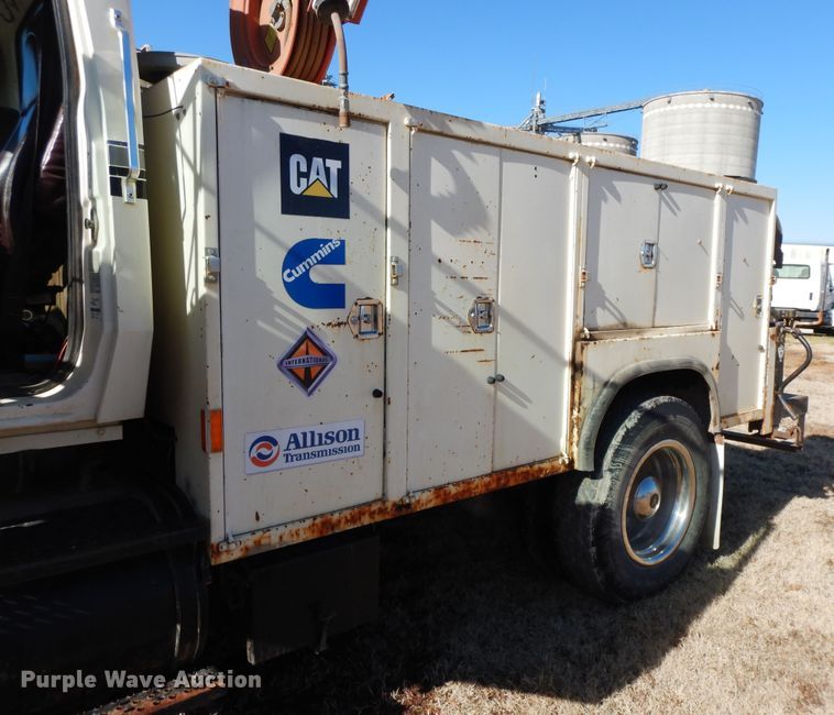 image for item GG9292 1996 Ford L8000  service truck