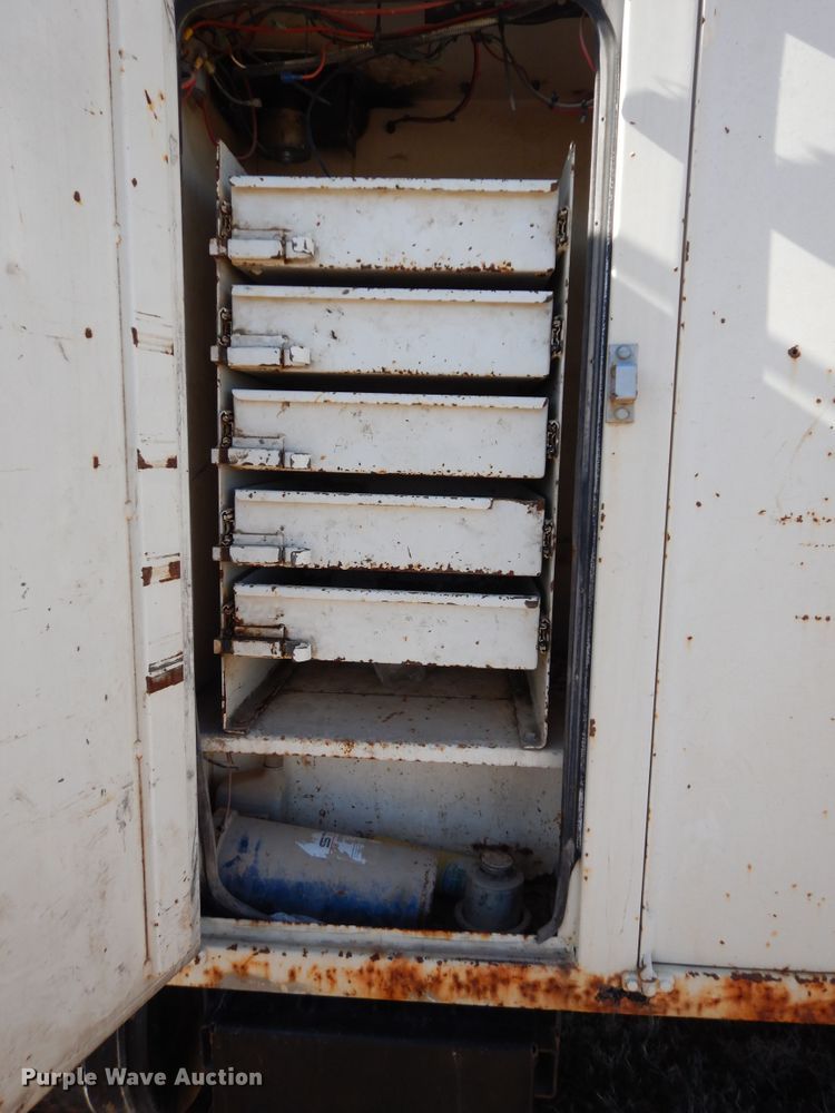 image for item GG9292 1996 Ford L8000  service truck