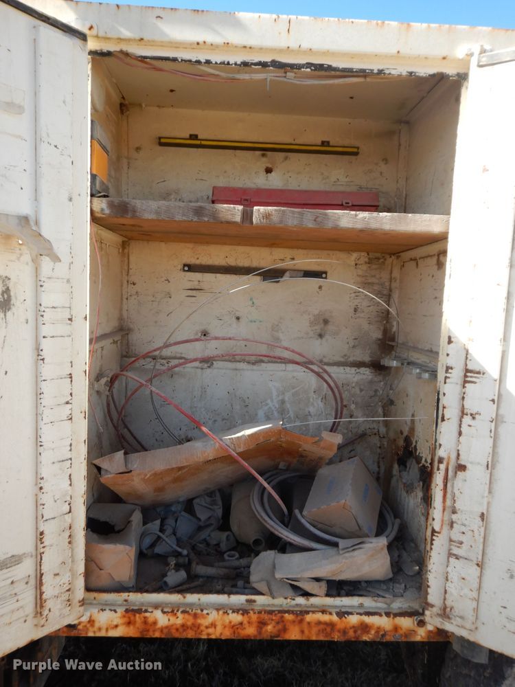 image for item GG9292 1996 Ford L8000  service truck