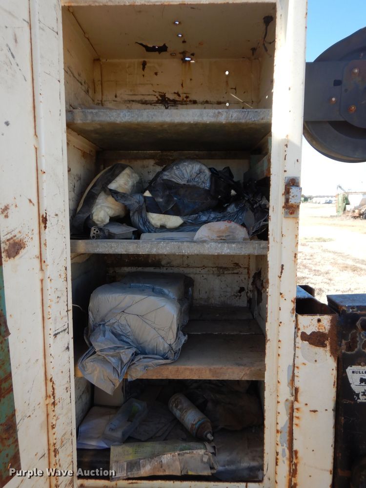 image for item GG9292 1996 Ford L8000  service truck