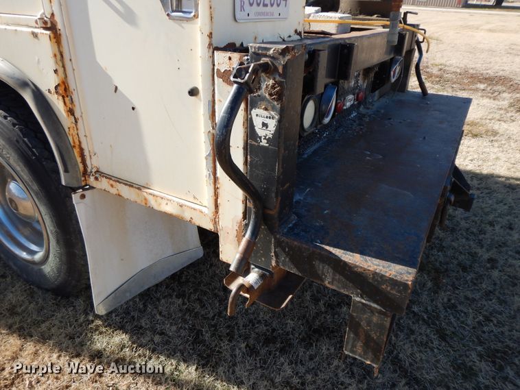 image for item GG9292 1996 Ford L8000  service truck