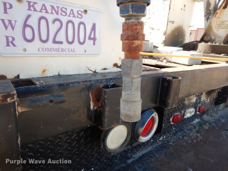 image for item GG9292 1996 Ford L8000  service truck