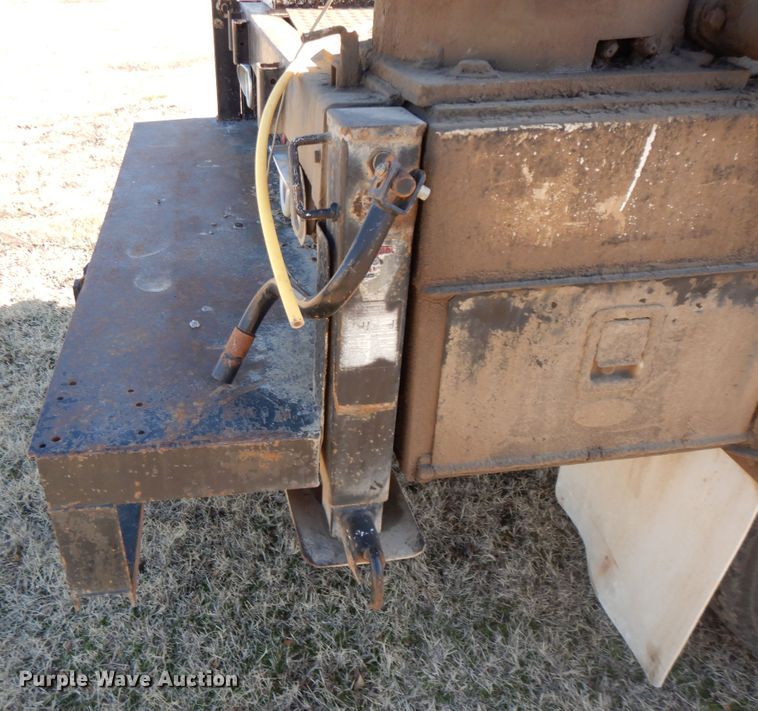 image for item GG9292 1996 Ford L8000  service truck