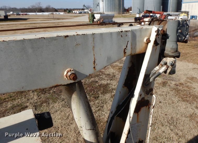 image for item GG9292 1996 Ford L8000  service truck