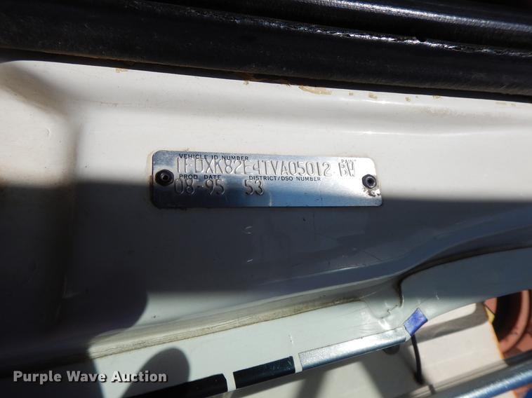 image for item GG9292 1996 Ford L8000  service truck