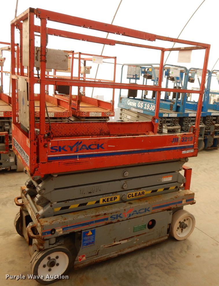 image for item GG9326 2011 Skyjack SJIII 3219  scissor lift