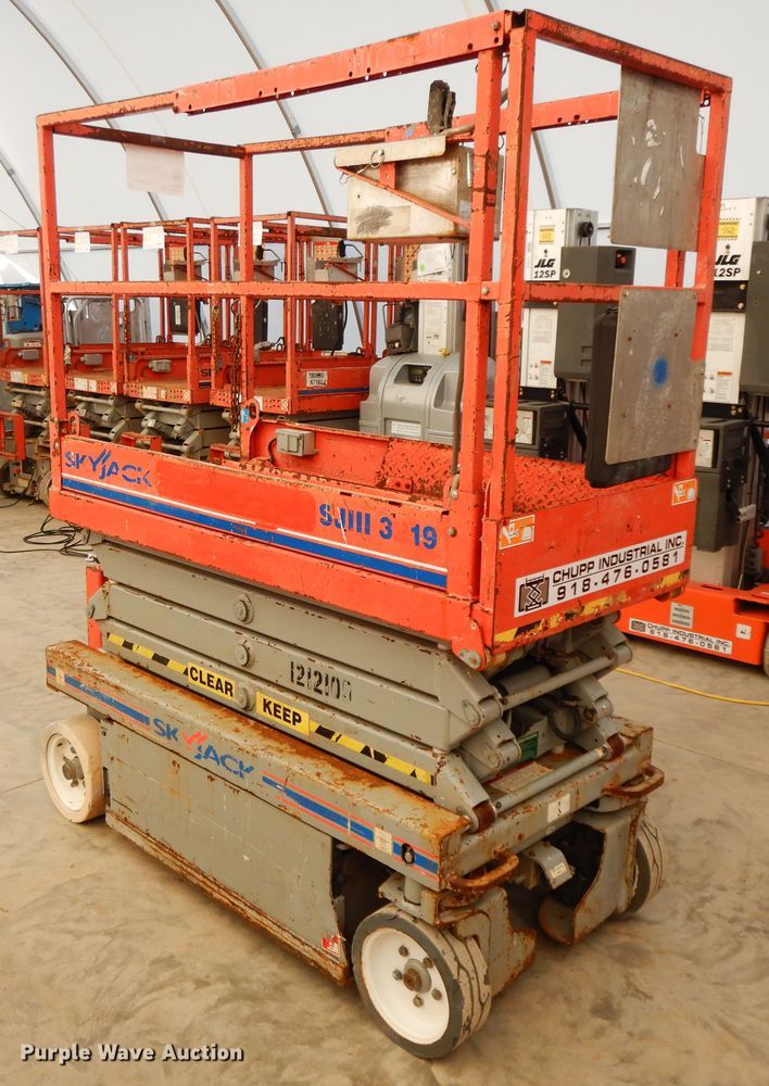 image for item GG9326 2011 Skyjack SJIII 3219  scissor lift