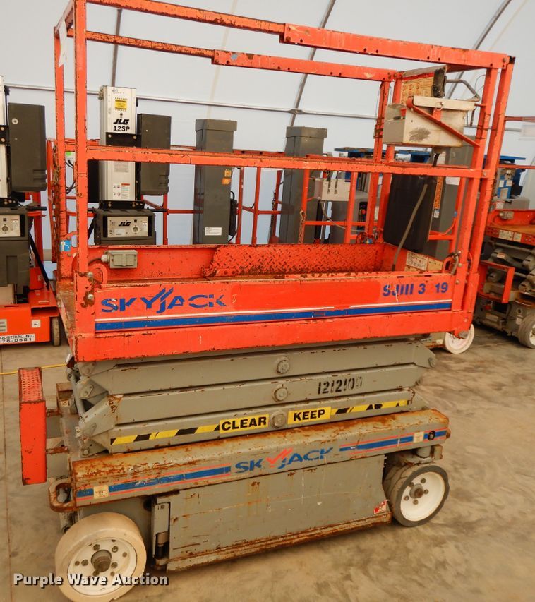 image for item GG9326 2011 Skyjack SJIII 3219  scissor lift