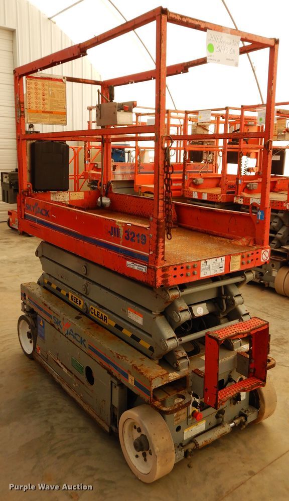 image for item GG9326 2011 Skyjack SJIII 3219  scissor lift