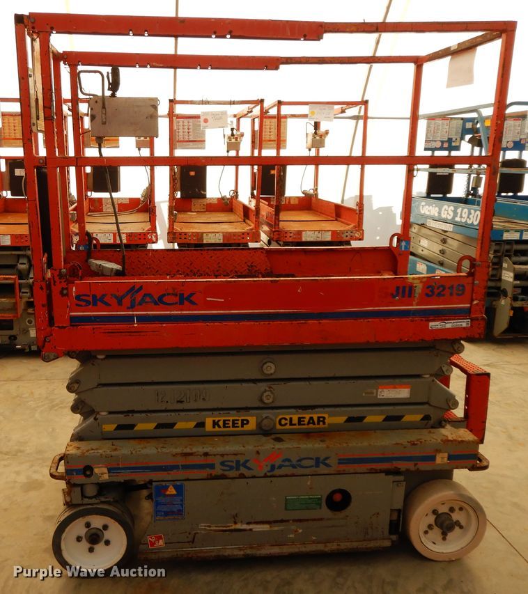 image for item GG9326 2011 Skyjack SJIII 3219  scissor lift