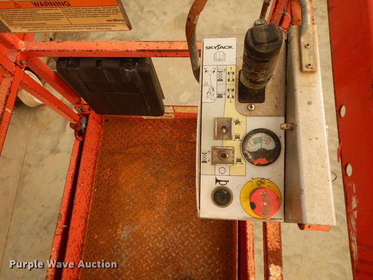 image for item GG9326 2011 Skyjack SJIII 3219  scissor lift
