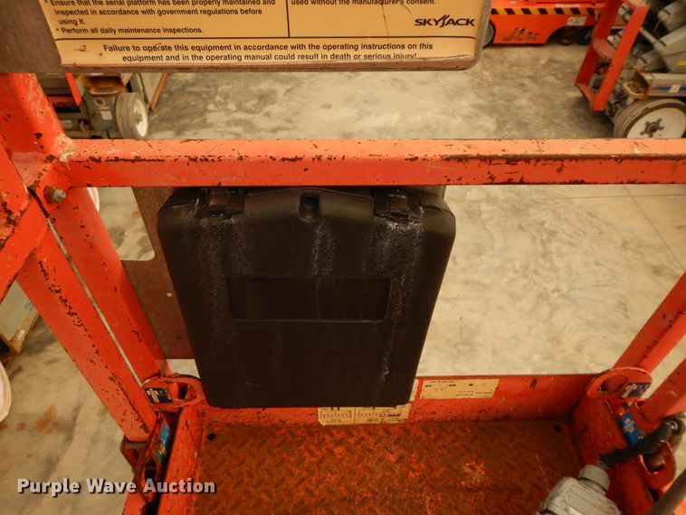 image for item GG9326 2011 Skyjack SJIII 3219  scissor lift