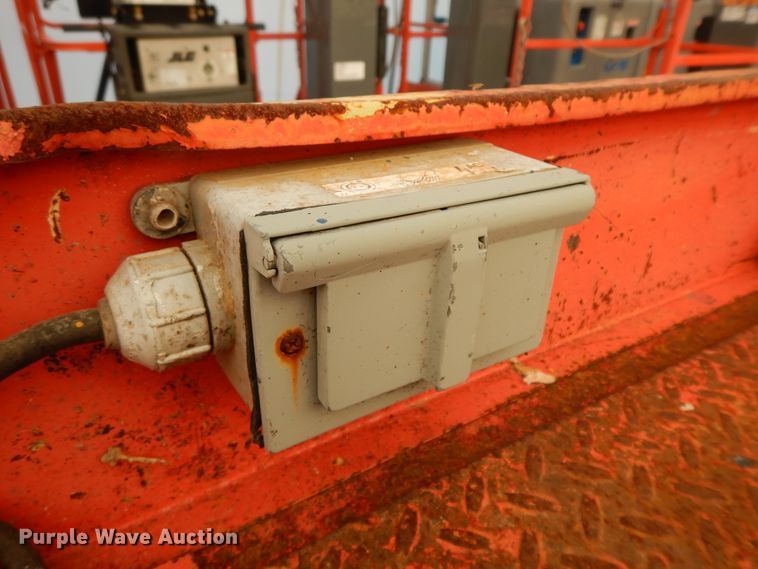 image for item GG9326 2011 Skyjack SJIII 3219  scissor lift