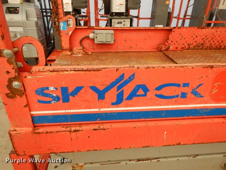 image for item GG9326 2011 Skyjack SJIII 3219  scissor lift