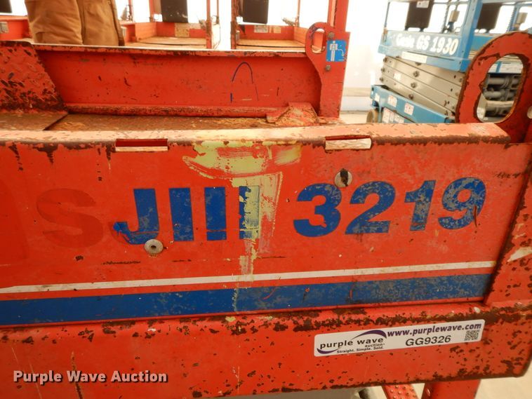 image for item GG9326 2011 Skyjack SJIII 3219  scissor lift