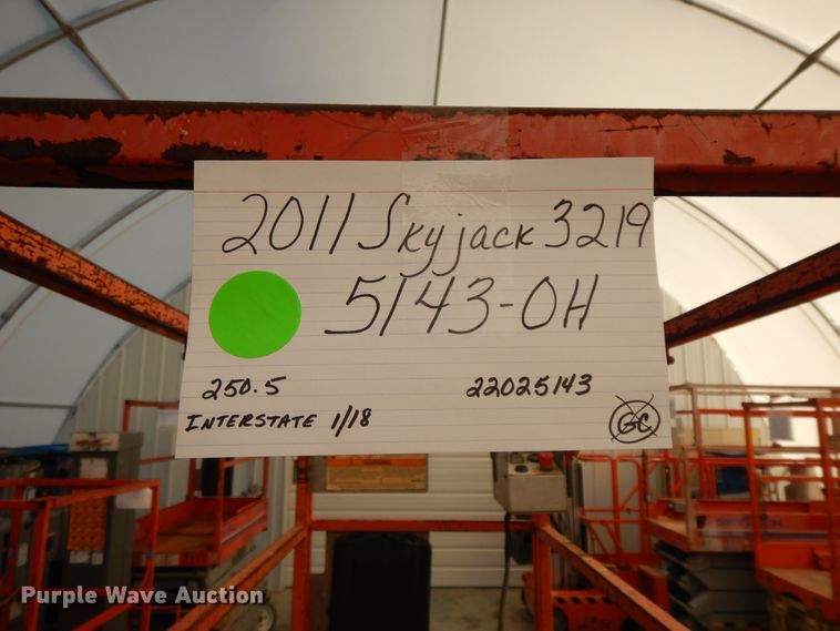 image for item GG9326 2011 Skyjack SJIII 3219  scissor lift