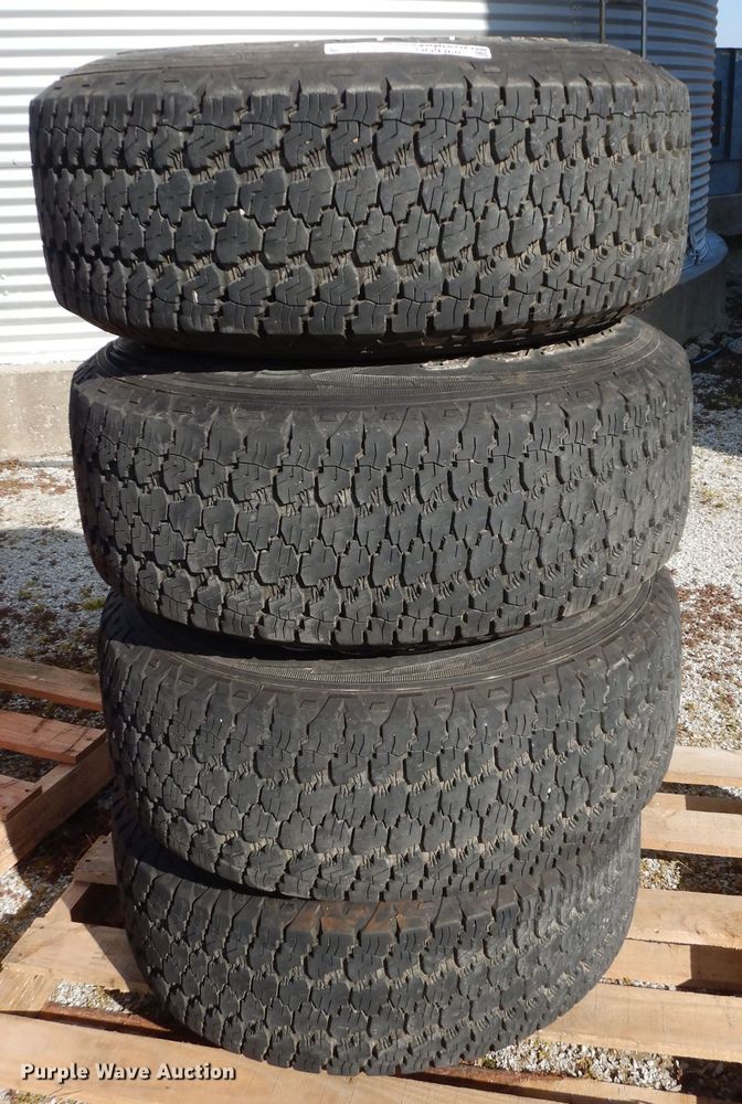 image for item GG9360 (4) tires and wheels