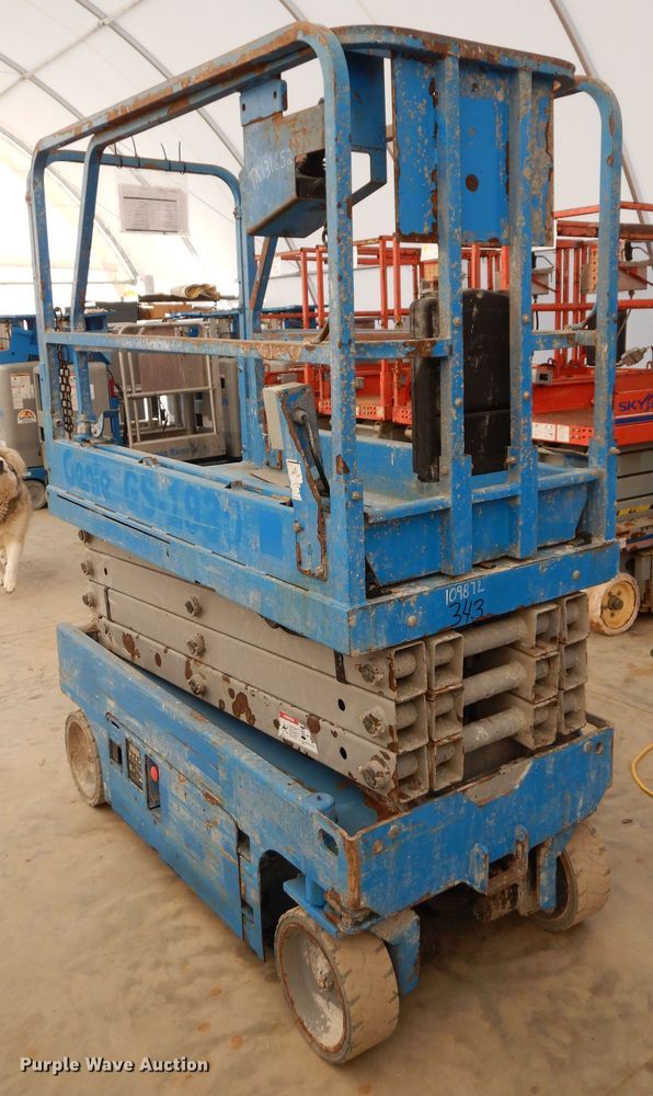 image for item GG9367 2013 Genie GS1930  scissor lift