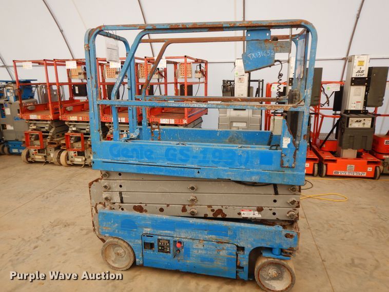 image for item GG9367 2013 Genie GS1930  scissor lift