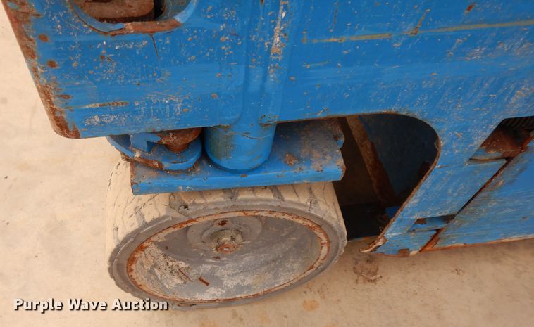 image for item GG9367 2013 Genie GS1930  scissor lift
