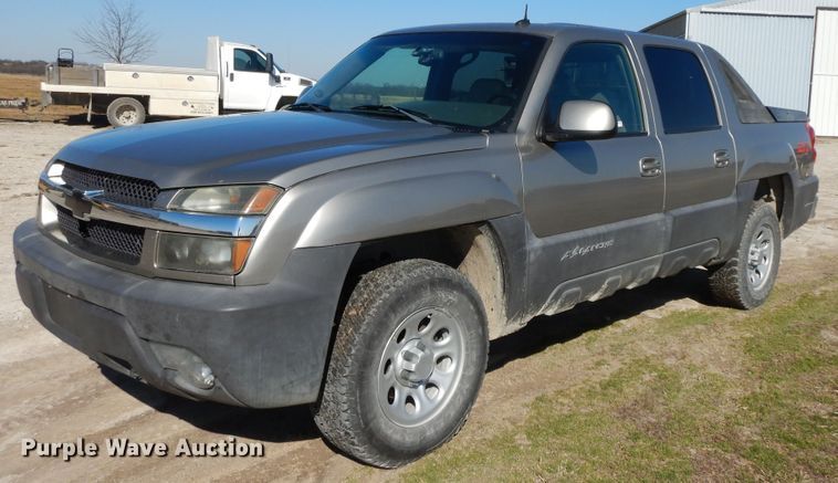image for item GG9377 2003 Chevrolet Avalanche  Crew Cab pickup truck