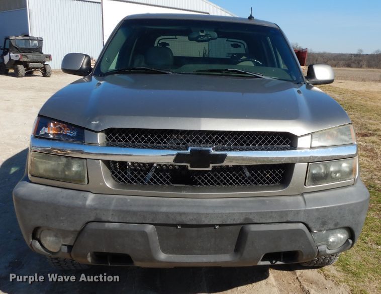 image for item GG9377 2003 Chevrolet Avalanche  Crew Cab pickup truck