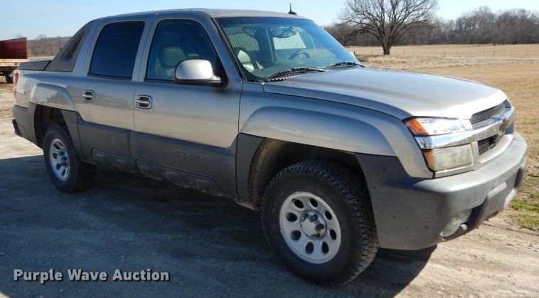 image for item GG9377 2003 Chevrolet Avalanche  Crew Cab pickup truck