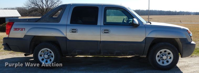 image for item GG9377 2003 Chevrolet Avalanche  Crew Cab pickup truck