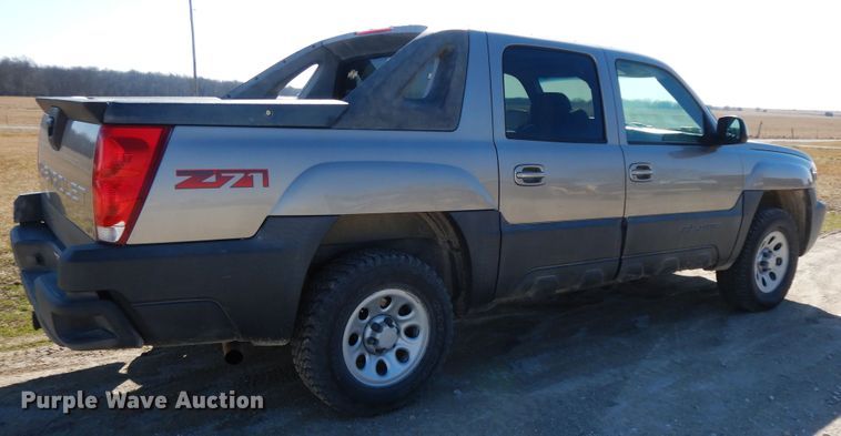 image for item GG9377 2003 Chevrolet Avalanche  Crew Cab pickup truck