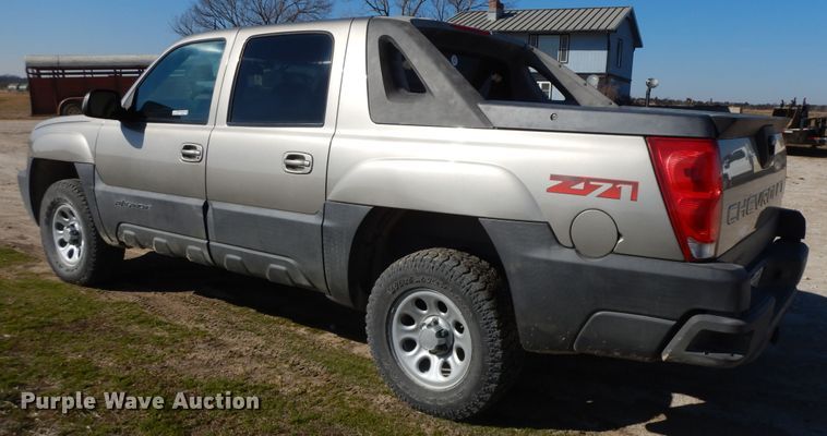 image for item GG9377 2003 Chevrolet Avalanche  Crew Cab pickup truck