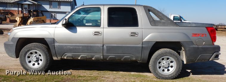 image for item GG9377 2003 Chevrolet Avalanche  Crew Cab pickup truck