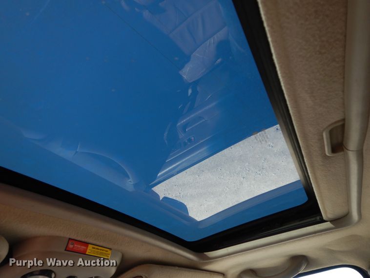 image for item GG9377 2003 Chevrolet Avalanche  Crew Cab pickup truck