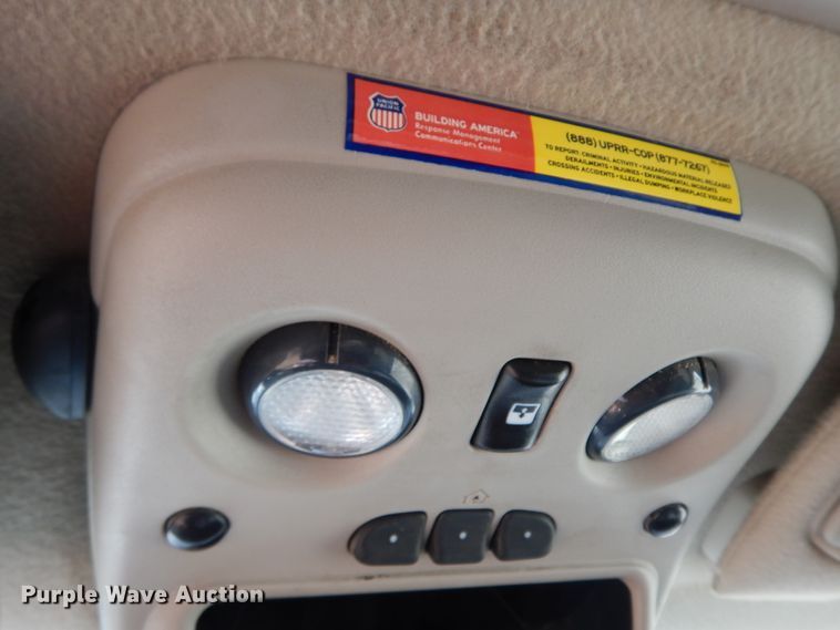 image for item GG9377 2003 Chevrolet Avalanche  Crew Cab pickup truck