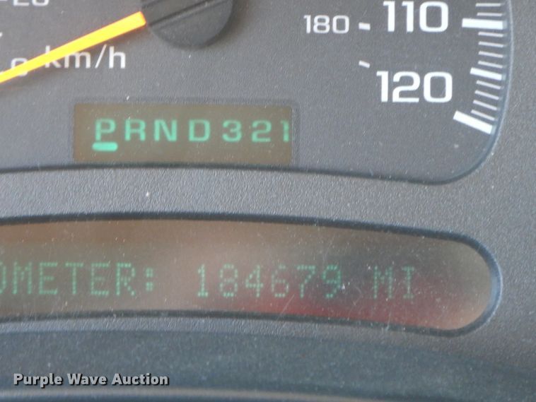 image for item GG9377 2003 Chevrolet Avalanche  Crew Cab pickup truck