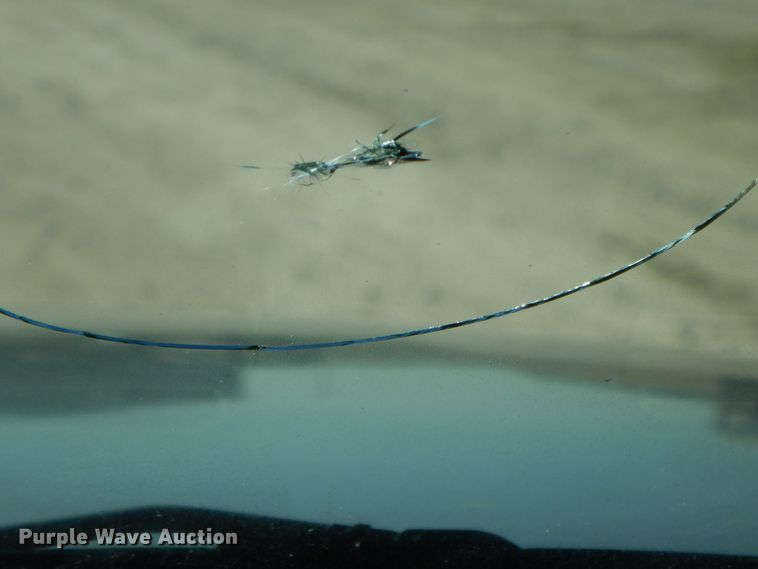 image for item GG9377 2003 Chevrolet Avalanche  Crew Cab pickup truck