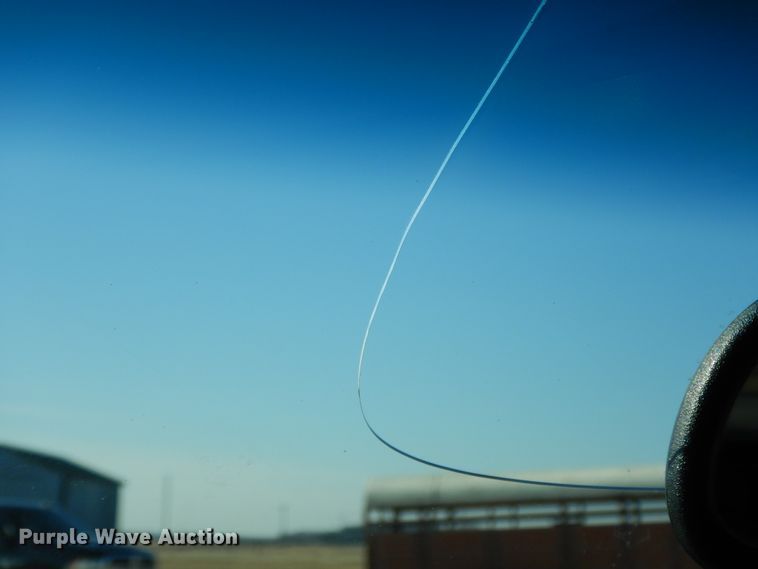 image for item GG9377 2003 Chevrolet Avalanche  Crew Cab pickup truck