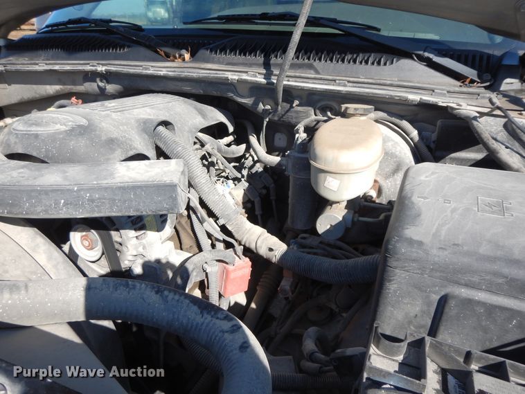 image for item GG9377 2003 Chevrolet Avalanche  Crew Cab pickup truck