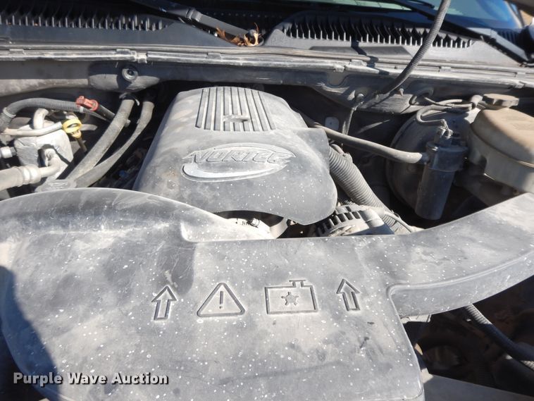 image for item GG9377 2003 Chevrolet Avalanche  Crew Cab pickup truck