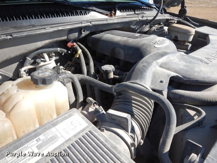 image for item GG9377 2003 Chevrolet Avalanche  Crew Cab pickup truck