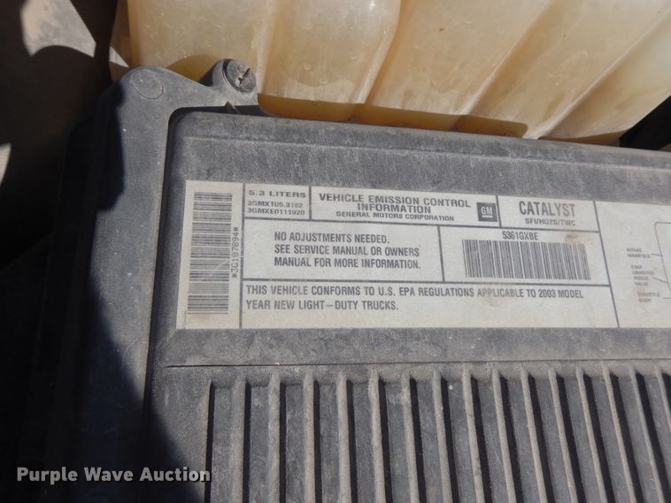 image for item GG9377 2003 Chevrolet Avalanche  Crew Cab pickup truck