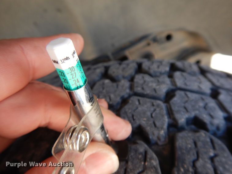 image for item GG9377 2003 Chevrolet Avalanche  Crew Cab pickup truck