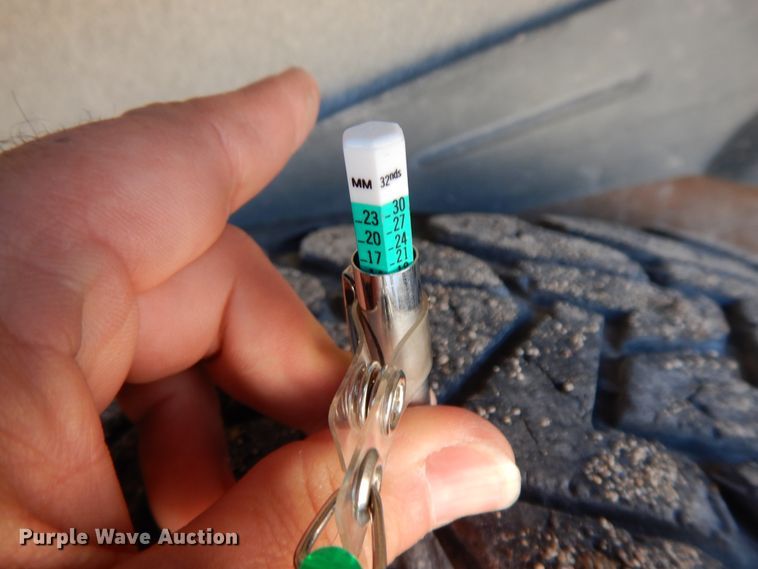 image for item GG9377 2003 Chevrolet Avalanche  Crew Cab pickup truck