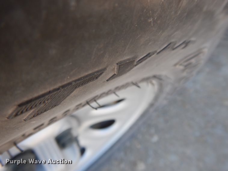 image for item GG9377 2003 Chevrolet Avalanche  Crew Cab pickup truck