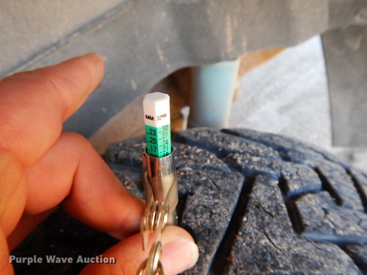 image for item GG9377 2003 Chevrolet Avalanche  Crew Cab pickup truck