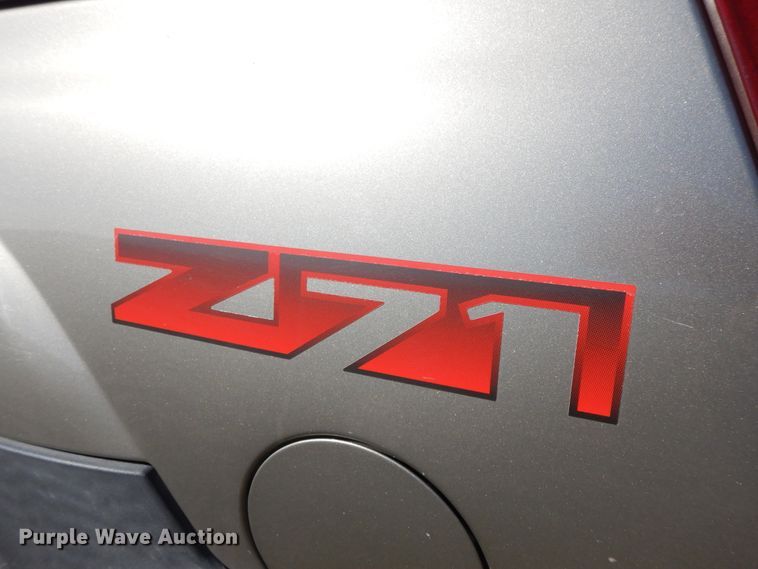 image for item GG9377 2003 Chevrolet Avalanche  Crew Cab pickup truck