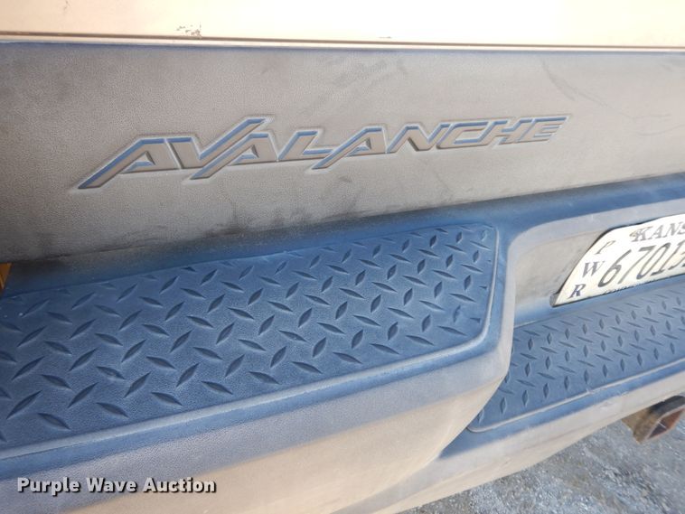 image for item GG9377 2003 Chevrolet Avalanche  Crew Cab pickup truck