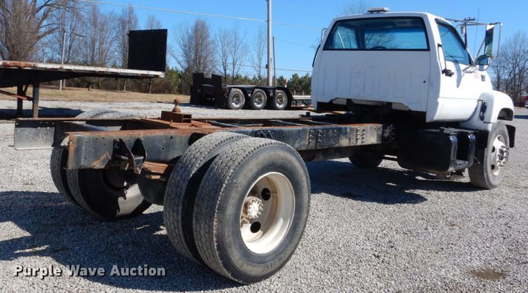 image for item GT9554 2001 GMC C7500  truck cab and chassis