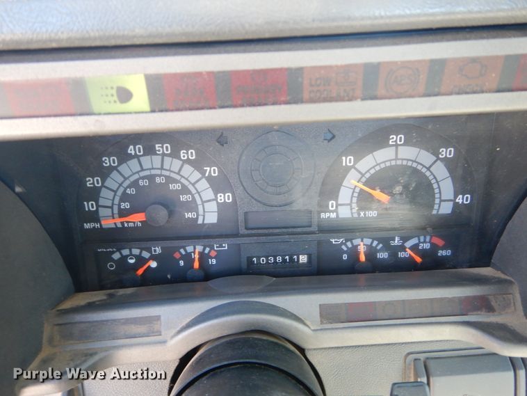 image for item GT9554 2001 GMC C7500  truck cab and chassis