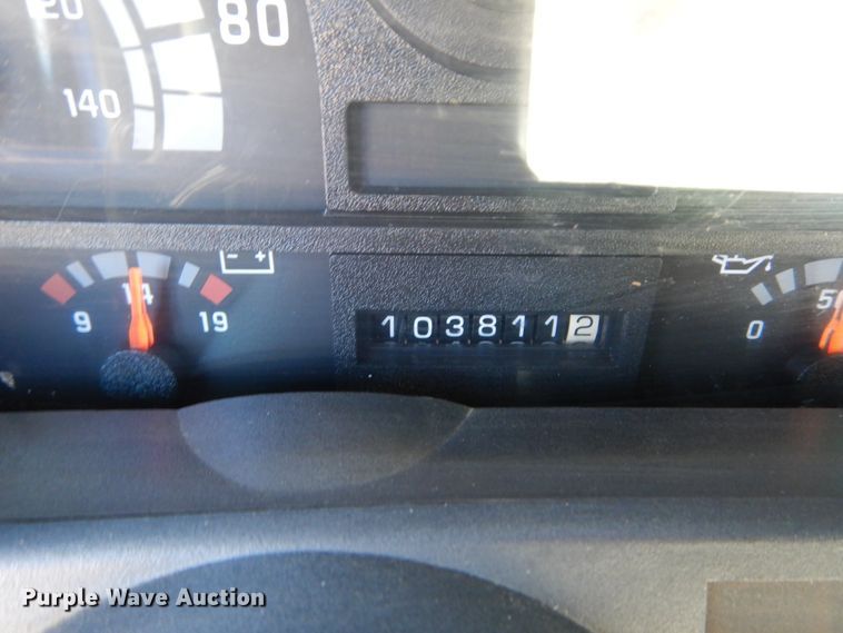 image for item GT9554 2001 GMC C7500  truck cab and chassis